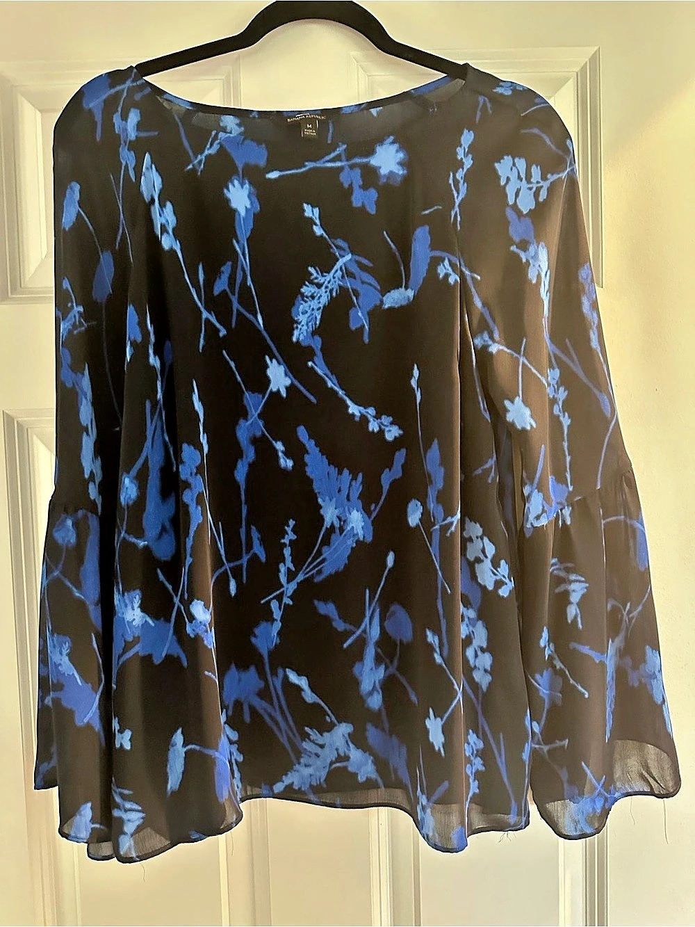 Banana Republic Floral Blouse in Black & Blue Like New